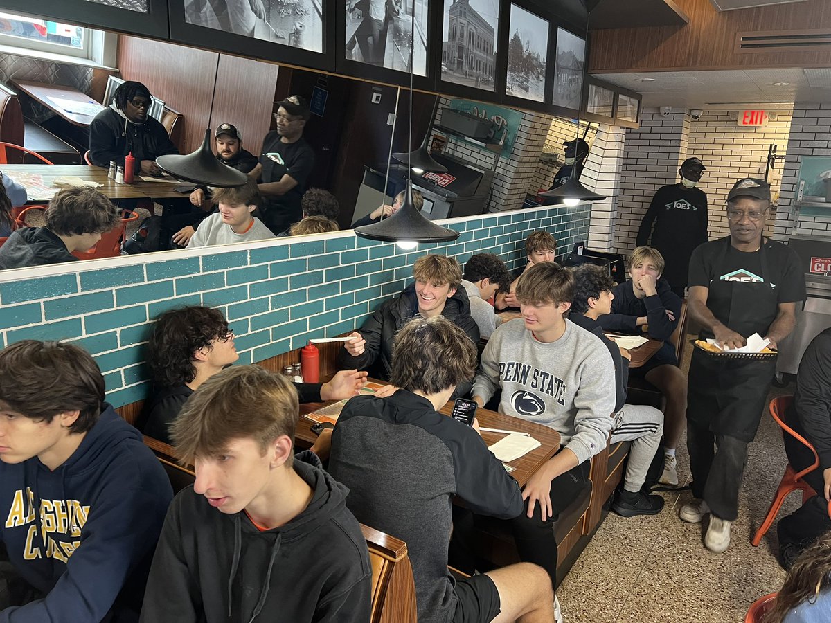 CoachEmme44's tweet photo. We had a morning! Big thank you to @MJFitnessBoxing and @JoesSteaks for hosting the @PSD_BoysHoops today! 

An even bigger thank you to Lee Luckman for his generosity in setting up this memorable day! https://t.co/6AAVxL9YNl