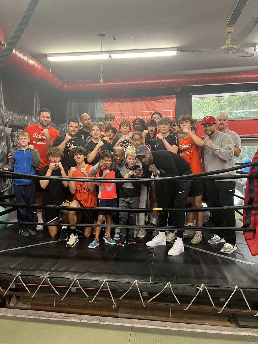CoachEmme44's tweet photo. We had a morning! Big thank you to @MJFitnessBoxing and @JoesSteaks for hosting the @PSD_BoysHoops today! 

An even bigger thank you to Lee Luckman for his generosity in setting up this memorable day! https://t.co/6AAVxL9YNl