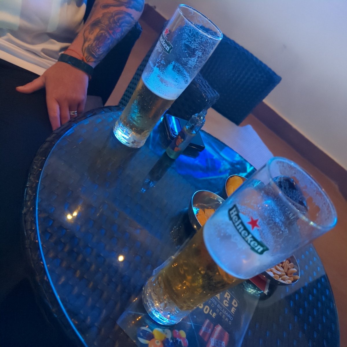 toffeegirl38's tweet photo. At last an ice cold pint with the wife β€οΈ #SunKised https://t.co/M4P41MeFRy