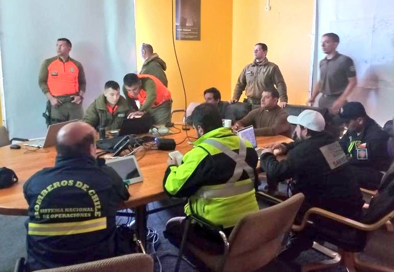 BomberosdeChile's tweet photo. 𝗜𝗠𝗣𝗢𝗥𝗧𝗔𝗡𝗧𝗘: Bomberos de Chile activa Grupos Agrestes para la búsqueda del astrónomo británico, Thomas Marsh, desaparecido desde el 16 de septiembre en inmediaciones del Observatorio La Silla.

https://t.co/p4CnMYf9Sf https://t.co/YkKSeA1E7f