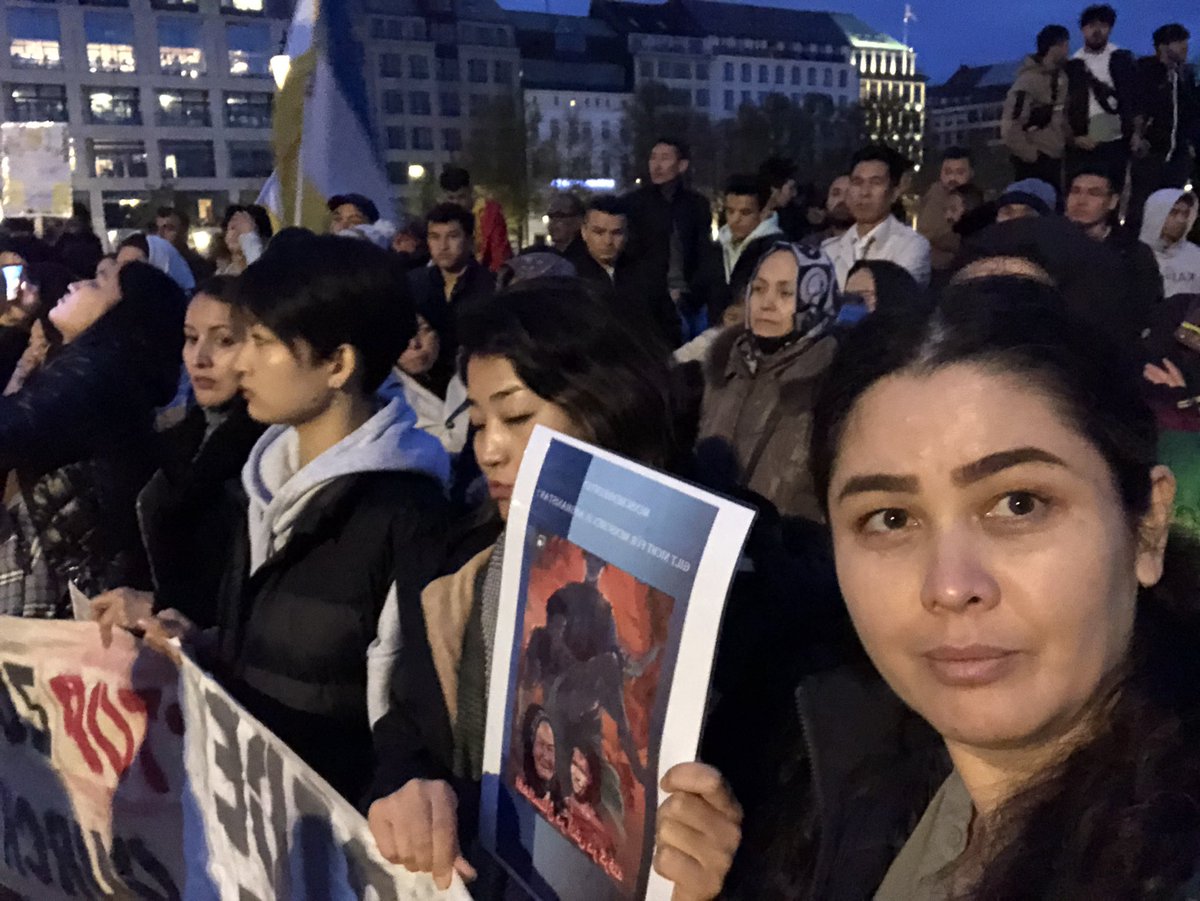 Ahmadi_Robabe's tweet photo. تظاهرات امروز در هامبورگ 
#StopHazaraGenocide https://t.co/tU0floZMrm
