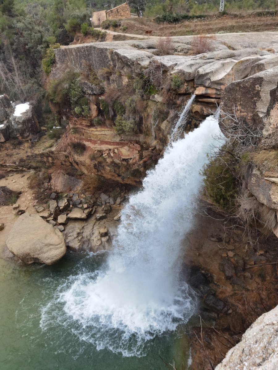 FiguerasRicardo's tweet photo. La majestuosidad de los #PaisajesdeTeruel de vez en cuando salta a la vista. #elSalt en #LaPortellada #matarranya. Días de deshielo. https://t.co/k6AQyzaolv
