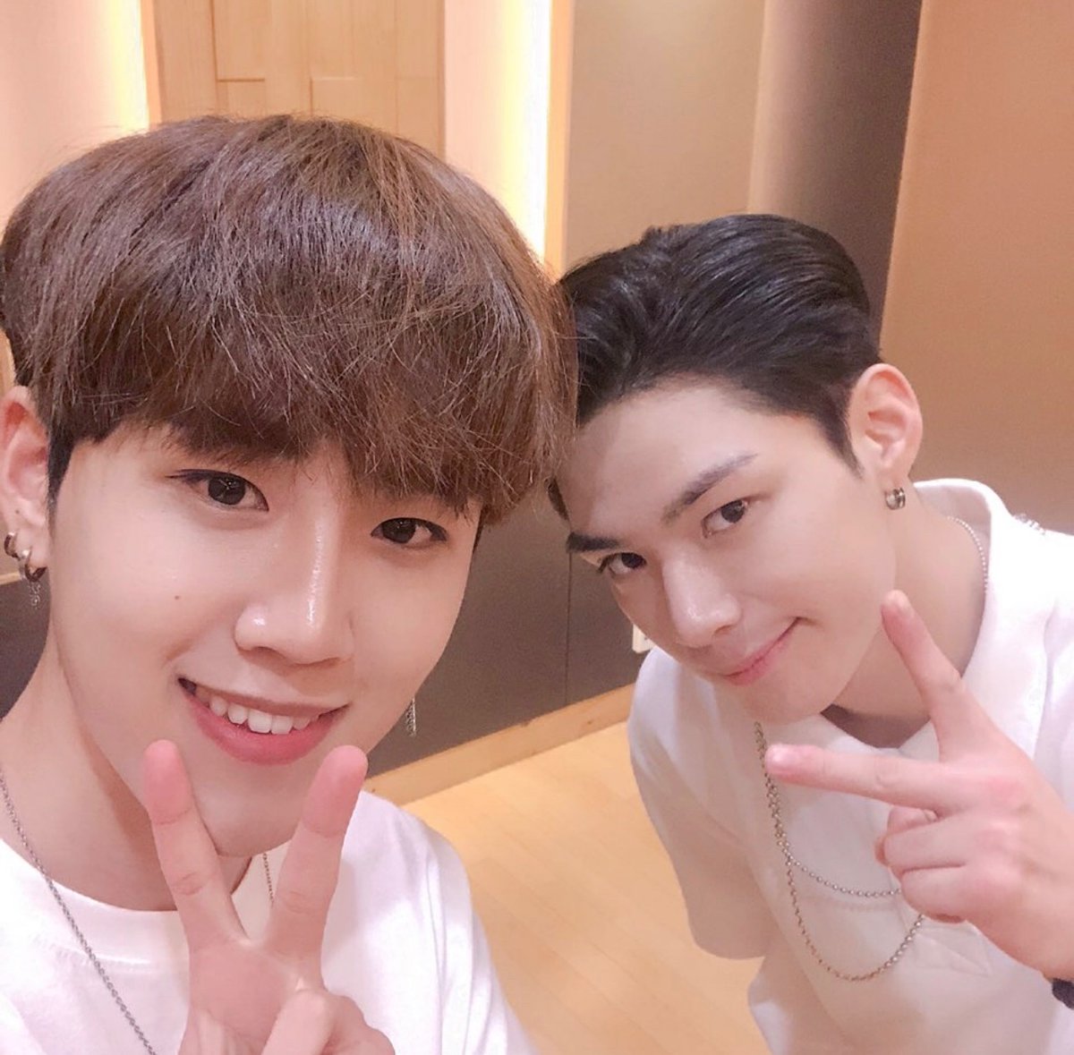 HourlyBlklvl's tweet photo. ♡ 🌸 ♡ Younghoon and Hangyeom ♡ 🌸 ♡
#BLACK_LEVEL #블랙레벨 @Blacklevel_twt #Younghoon #Hangyeom #7oc #omega_x #PROTECTOMEGAX https://t.co/F8DxgVwN2G