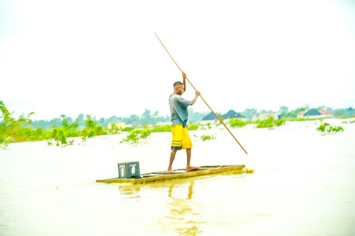 govdouyediri's tweet photo. My hometown, Sampou in Kolokuma/Opokuma LGA today. My house and other houses still under the water.

I sympathise with all those affected across our 8 LGAs. I observed that the flood level is going down.

Let's keep strong! @MBuhari @ProfOsinbajo @nemanigeria https://t.co/HzHZUgKmiF