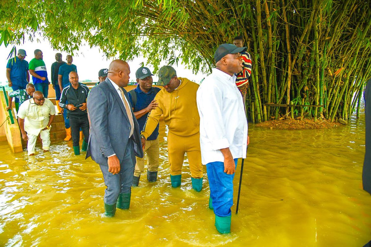 govdouyediri's tweet photo. My hometown, Sampou in Kolokuma/Opokuma LGA today. My house and other houses still under the water.

I sympathise with all those affected across our 8 LGAs. I observed that the flood level is going down.

Let's keep strong! @MBuhari @ProfOsinbajo @nemanigeria https://t.co/HzHZUgKmiF