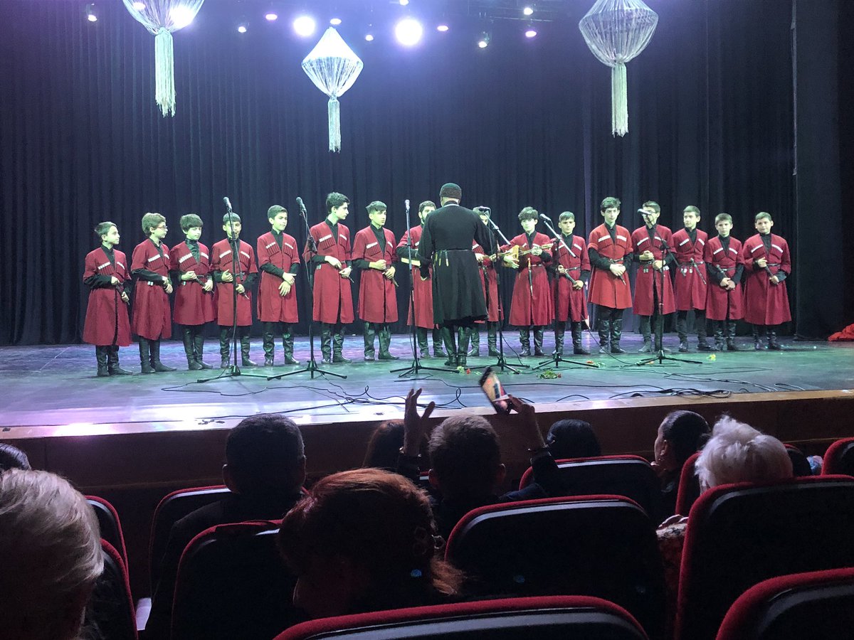 Abuli53's tweet photo. @lazcatv Diller konuşulursa yaşar.
Megrel,Laz ve Svan #Şiir ve #Kültür Festivali #Gürcistan’nin #Zugdidi kentinde yapıldı..
#LazKültürDerneği
#Lazlar, #Megreller, #Svanlar #Tulum #Horon #Zugdidi https://t.co/fVOn9j0sM2