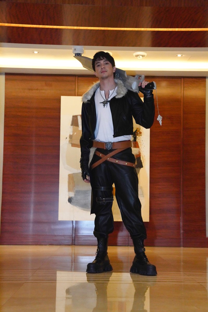 rfj_ootd's tweet photo. Best Dressed Award (Male) for #TheSparkleSpell goes to...
@Aldenrichards02 as Squall Leonhart (from Final Fantasy VIII)

#AldenRichards 
GMAxSparkle ALDENSpell https://t.co/8ezm4mlDVt