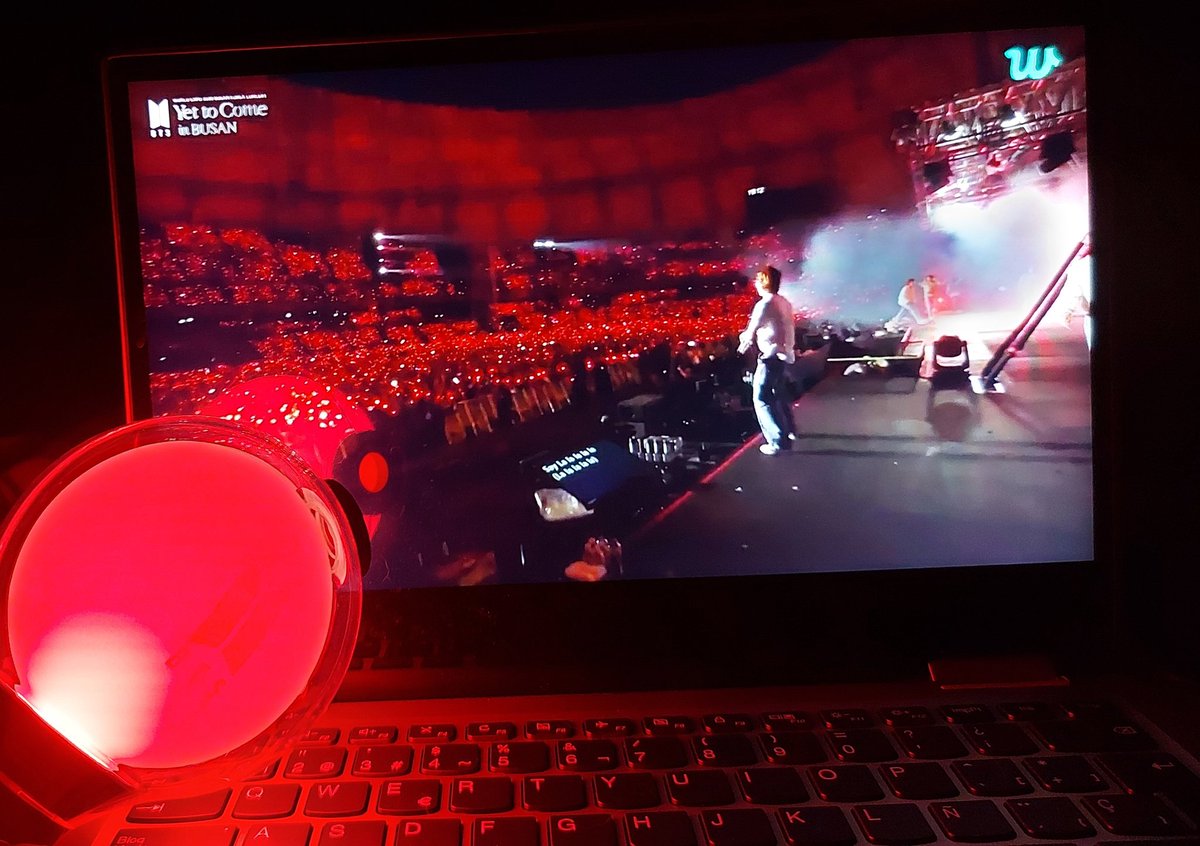 begosalem's tweet photo. So happy I got to use my brand new Army bomb for the first time. 🌟🫰💜🎤🎵🎶🇰🇷
#DelayedStreaming #YetToComeinBUSAN #YetToCome_on_Weverse_LIVE
#BTS #BTSARMY
#ForeverWithBTS #btsarmyforever https://t.co/3eR1CEnD25