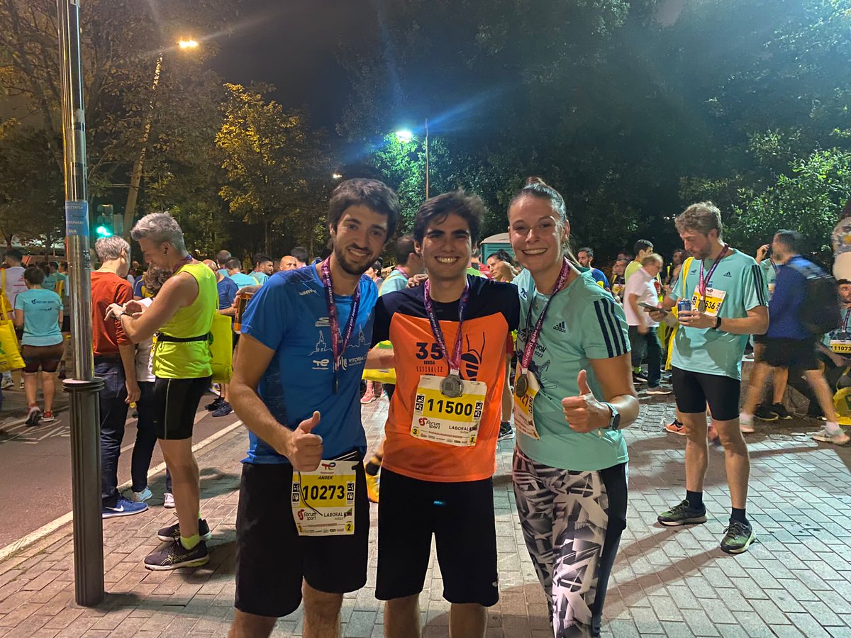 adriannicolau6's tweet photo. ✔ Cuarto reto superado
🏃‍♂️Bilbao Night Marathon 10 km
⌛Oficial: 45:09 (4:31 / km)
📈 El reto inicial eran los 21 km, pero las lesiones nos han hecho ser más realistas. Aún asi muy buenas sensaciones y mejor compañía.
🔜 Media maratón de Vitoria-Gasteiz https://t.co/ZxdwUFAhhx