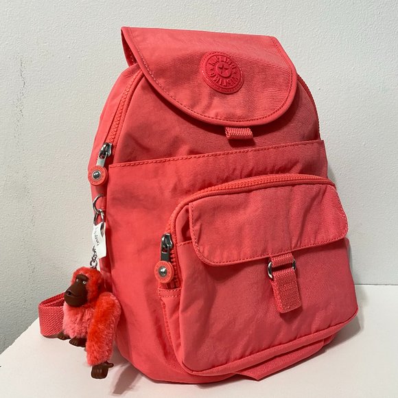 BeBoundlessBo's tweet photo. So good I had to share! Check out all the items I'm loving on @Poshmarkapp from @FarminSneaks #poshmark #fashion #style #shopmycloset #kipling #nike #christopherbanks: https://t.co/tlRFHU5p3q https://t.co/09SeDMQboV