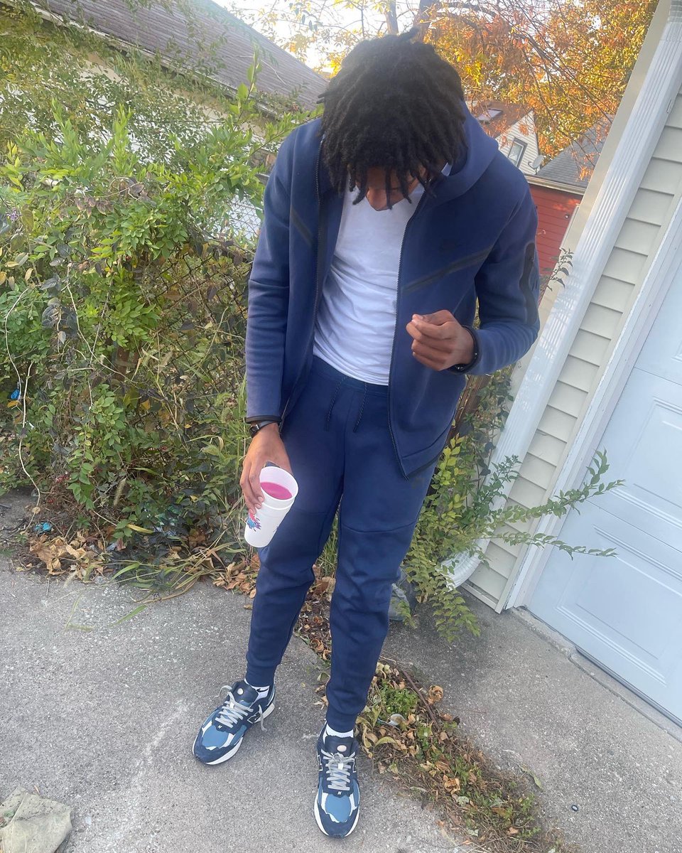 GSwervoooo's tweet photo. She Gon Leave If I Go Broke🤦🏽‍♂️  Won’t Nevaaa Know🙅🏽‍♂️ Cause Im Getting Rich💰🪙 #LLBABYBOYCAM 💙 #LL60MOE 💙 #LLBABY4 💙 #LLTJ 💙 https://t.co/qtUScC4gEQ