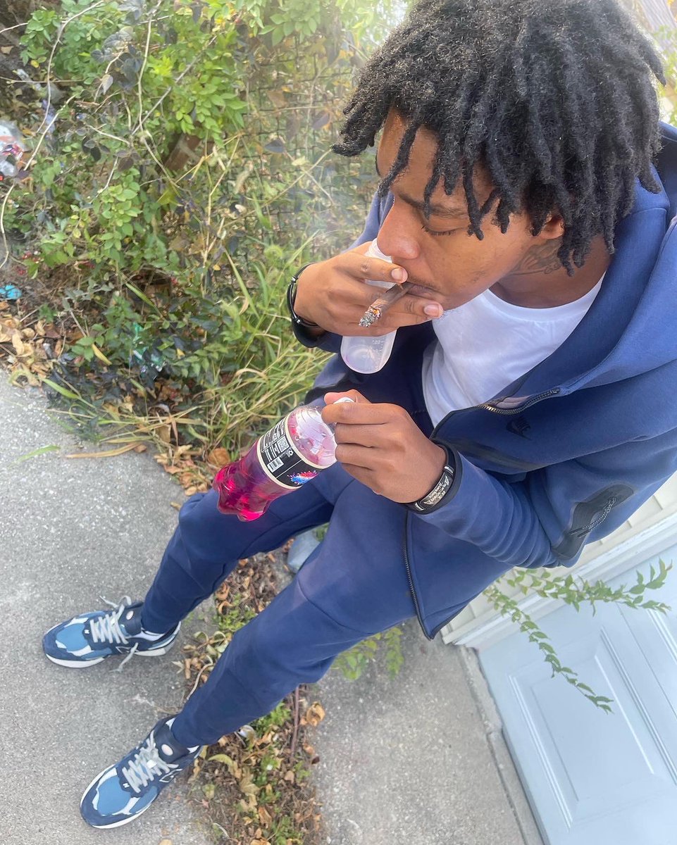 GSwervoooo's tweet photo. She Gon Leave If I Go Broke🤦🏽‍♂️  Won’t Nevaaa Know🙅🏽‍♂️ Cause Im Getting Rich💰🪙 #LLBABYBOYCAM 💙 #LL60MOE 💙 #LLBABY4 💙 #LLTJ 💙 https://t.co/qtUScC4gEQ