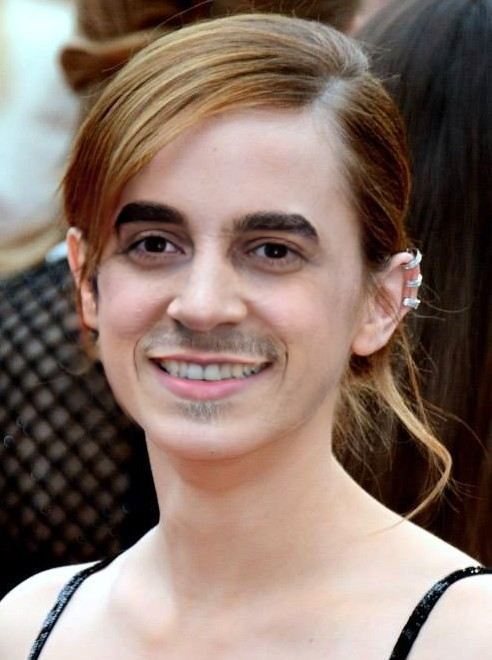 ai_iapp's tweet image. 🤖 Face Swap

Esta #App hecha con #IA te permite mezclar tu rostro con el de otra persona.

Aquí un ejemplo con @DotCSV y Emma Watson que sabemos que le encanta.

huggingface.co/spaces/felixro…