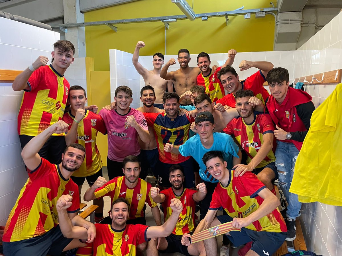 CFTordera's tweet photo. LÍDERS I CONQUERINT❤️‍🔥

Partidàs del filial, lluitant fins al final i provant, provant i provant. Gols de Marc Ruiz i Raúl (0-2) fan que el filial guanyi el derbi torderenc! LÍDERS INVICTES.

CF Fogars 0-2 CF Tordera 
#Tordera #somCFT #futbolcat https://t.co/akhuKy7hdo