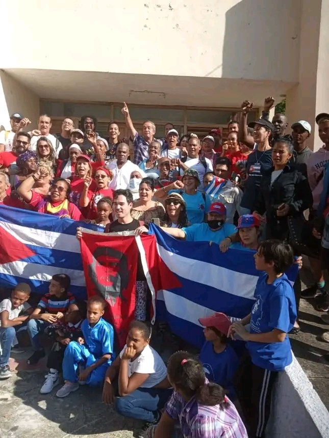RafeFerrazo's tweet photo. Decir CUBA
es decir AMOR.
(así d sencillo) 

#MejorSinBloqueo #YoSigoAMiPresidente #CubaHonrra #DeZurdaTeam https://t.co/5G0iTSSvJV