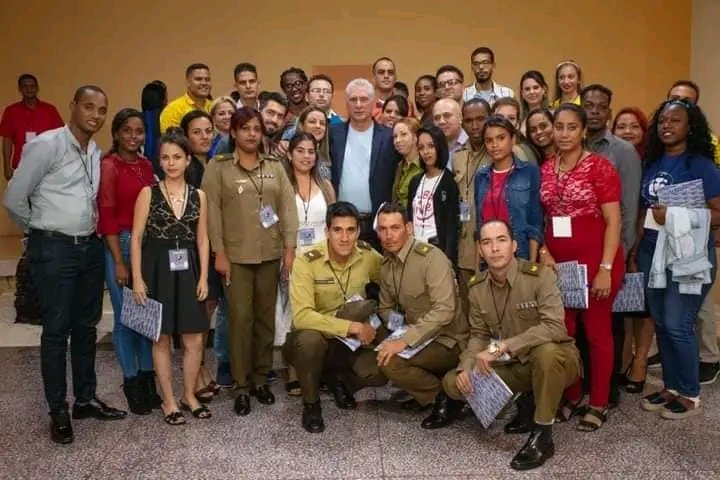 RafeFerrazo's tweet photo. Decir CUBA
es decir AMOR.
(así d sencillo) 

#MejorSinBloqueo #YoSigoAMiPresidente #CubaHonrra #DeZurdaTeam https://t.co/5G0iTSSvJV