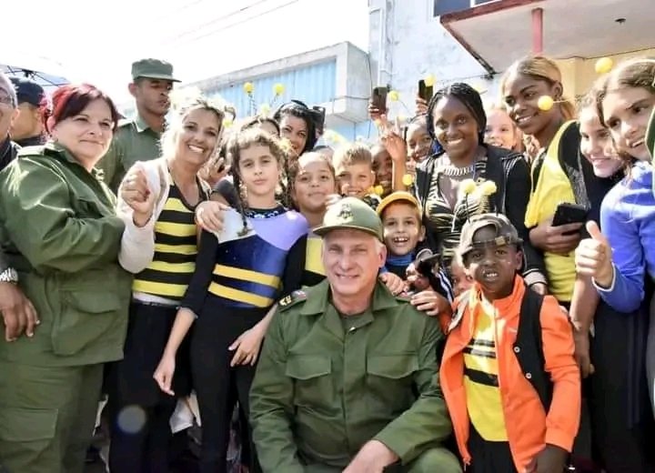 RafeFerrazo's tweet photo. Decir CUBA
es decir AMOR.
(así d sencillo) 

#MejorSinBloqueo #YoSigoAMiPresidente #CubaHonrra #DeZurdaTeam https://t.co/5G0iTSSvJV