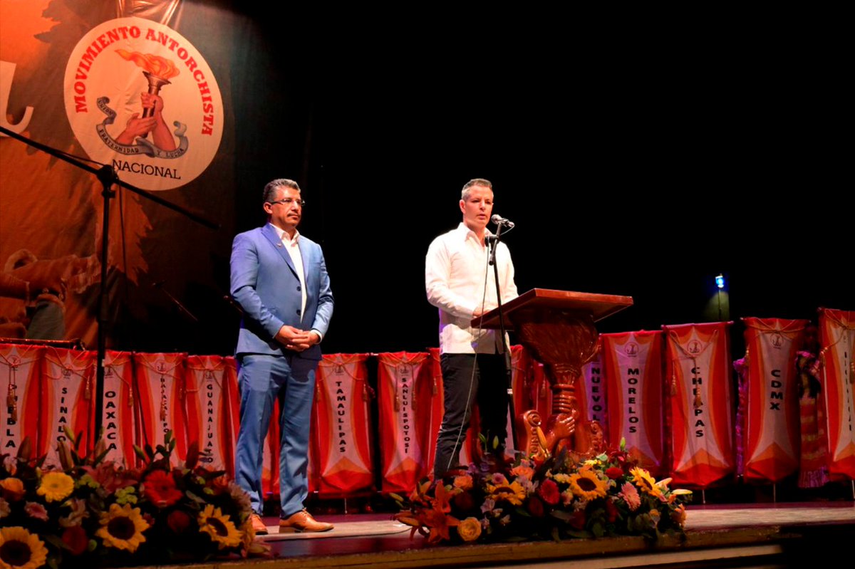 alejandromurat's tweet photo. Desde el emblemático teatro #MacedonioAlcalá, asisto al "VI Concurso de Folclor Internacional Movimiento Antorchista Nacional"; muchas gracias a las y los integrantes por la invitación. No cabe duda, Oaxaca es un estado de cultura, arte y tradición. https://t.co/J26P1vYcQe