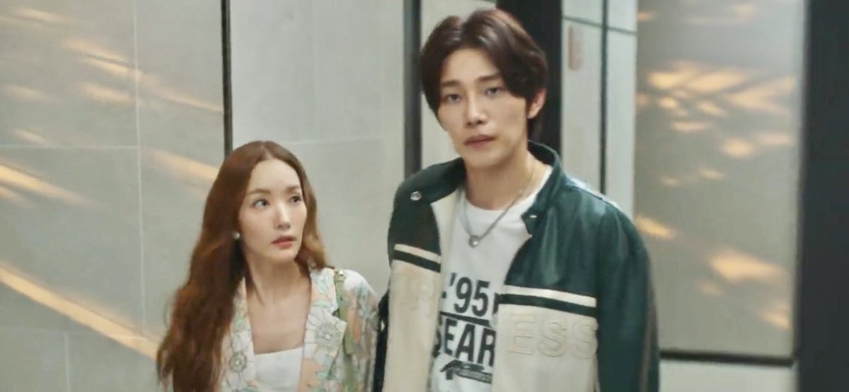 QtizenOnline's tweet photo. HONEY I AM HUNGRY! 
Jealous fake husband Go Kyung Po wants fake wife Park Min Young to fix him dinner in Korean drama Love In Contract.
https://t.co/FBefOQyh5g
#LoveInContract #kdramas #ParkMinYoung #GoKyungPyo #KimJaeYoung #koreandrama #qtizen https://t.co/s9hsfTkiPL