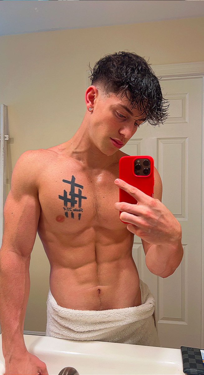 Young FIT 5OOK on Twitter: "Parker Lanosa @ParkerLanosa"