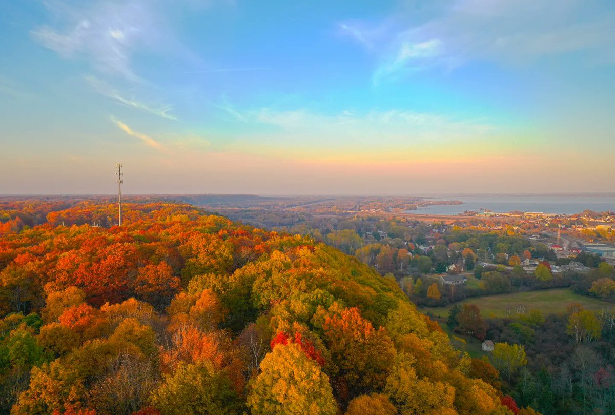 VisitEscanaba's tweet photo. Beautiful Autumn weekend in the Upper Peninsula of Michigan. 

🍁❤️🧡💛🧡❤️🍁

#fallphotos #fallcolors #fallvibes #upperpeninsula #upnorth https://t.co/rESu7TP2AC