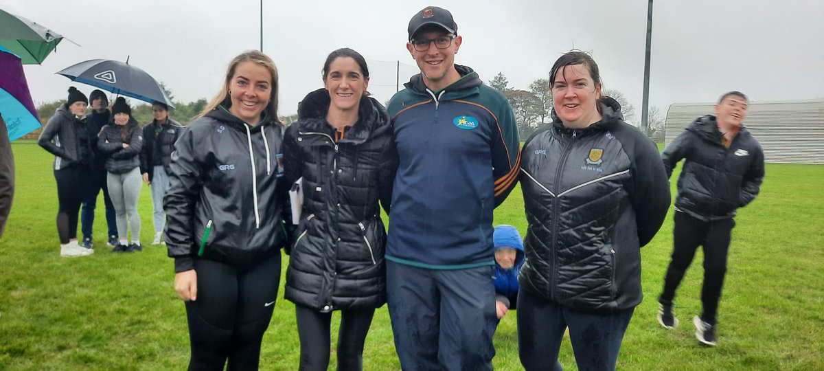 KilmoveeLGFA's tweet photo. The winning management team 👏😁💚💛☘
A happy (and drenched!) looking bunch!!🏆

#HontheShamrocks https://t.co/561ZNtwWyL