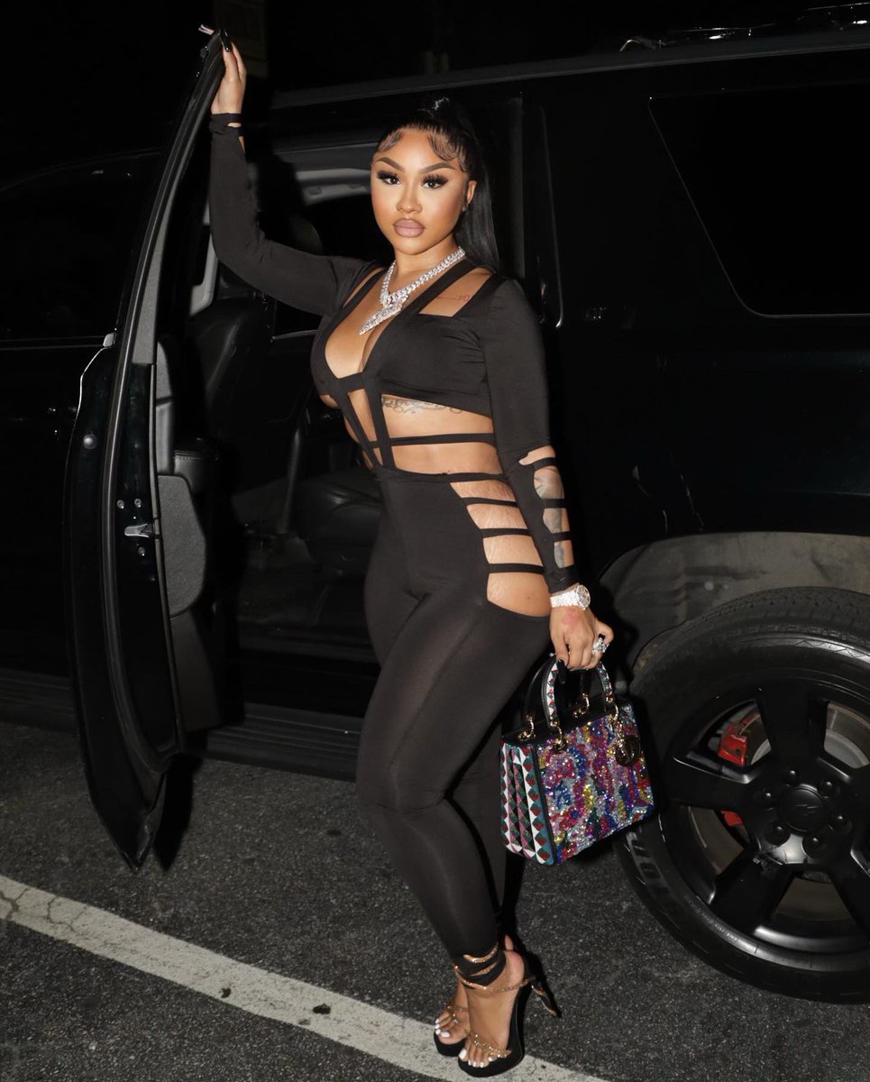 KYLESISTER on Twitter: "Calling all the steppers to the front 👅🖤"