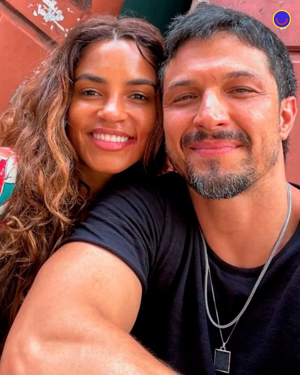 InfosRomuloE's tweet photo. 📸 | Gshow via Instagram: “Lucy Alves e Romulo Estrela passando pelo seu feed pra avisar que Brisa e Oto vem muito aí em #Travessia! 😍 Já tô shippando muito esse casal e vocês? 🥰❤️” 

📎 Bora engajar o post lá? Comentem: https://t.co/XRIzv4EHQl https://t.co/UZp1QNbCBs