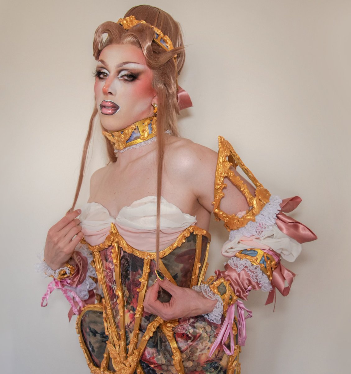 twinktrash_'s tweet photo. wearable art 🎖 https://t.co/IysZ4mxqNI