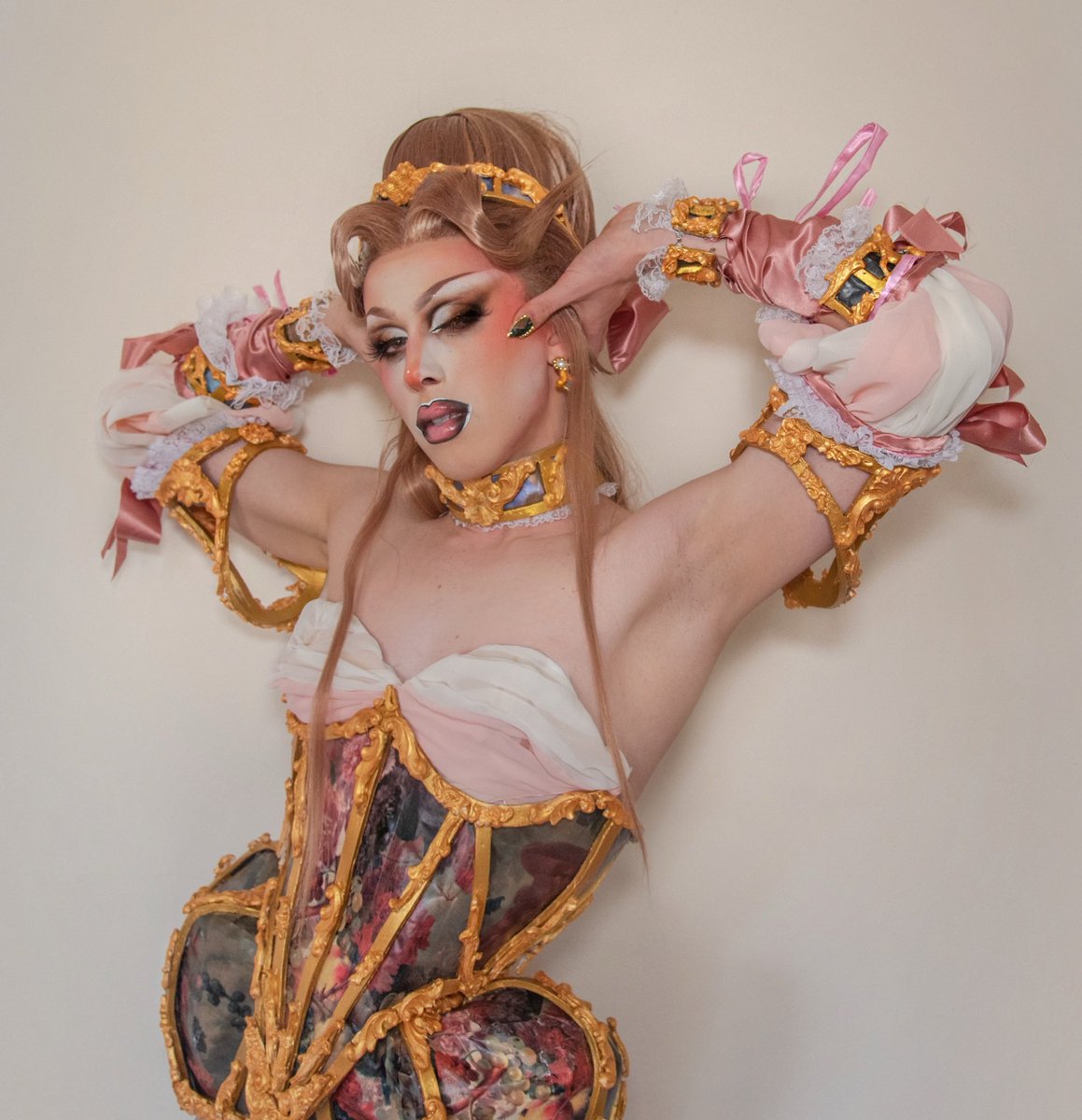 twinktrash_'s tweet photo. wearable art 🎖 https://t.co/IysZ4mxqNI