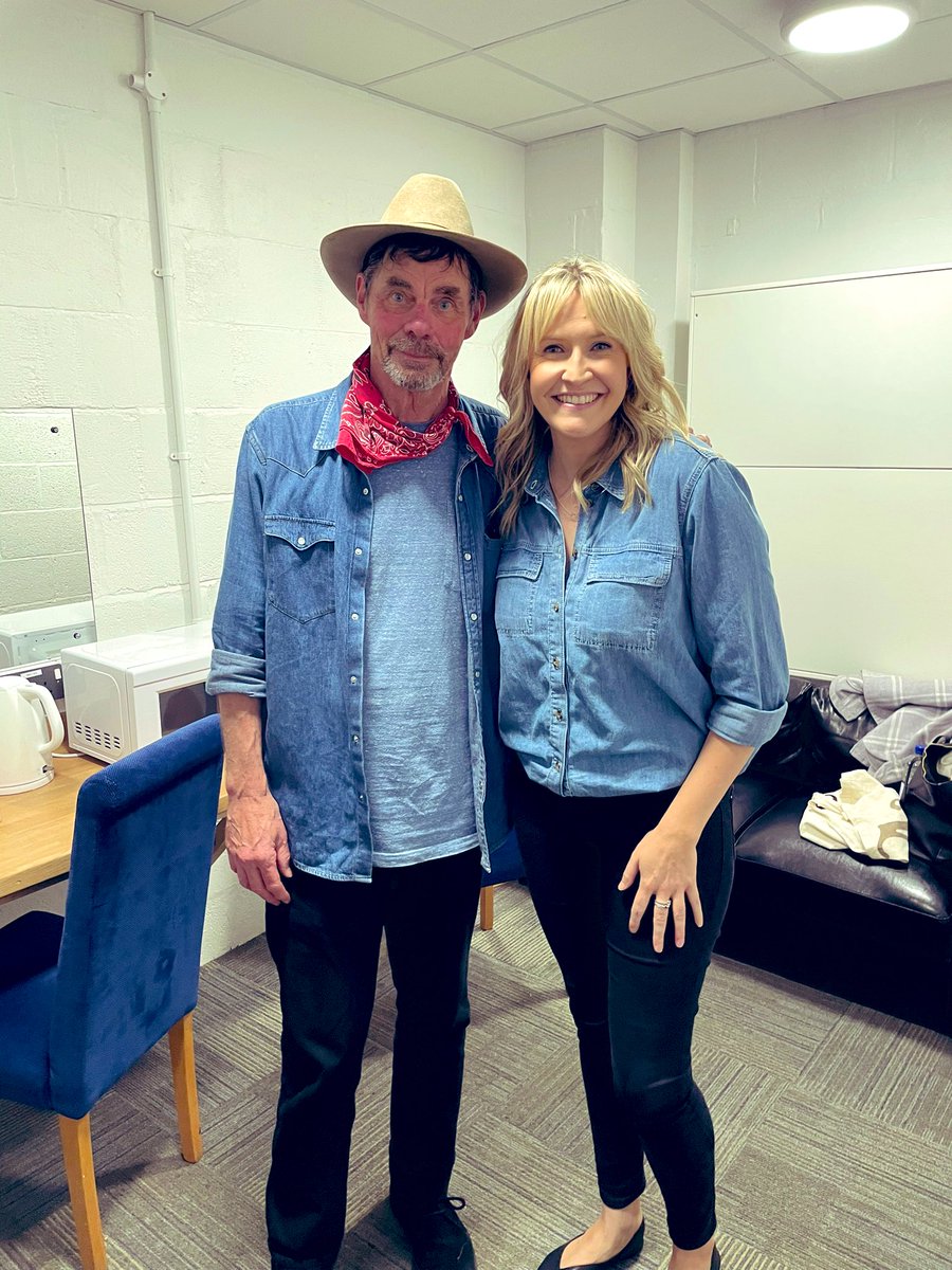 Claire7Carter's tweet photo. When you host Rich Hall on stage @YeovilLitFest & rock up wearing the same thing 😂 #DenimRules
Top bloke. #NailingIt is a great book 📚 @westlandsyeovil https://t.co/Pe5kMc9Twt