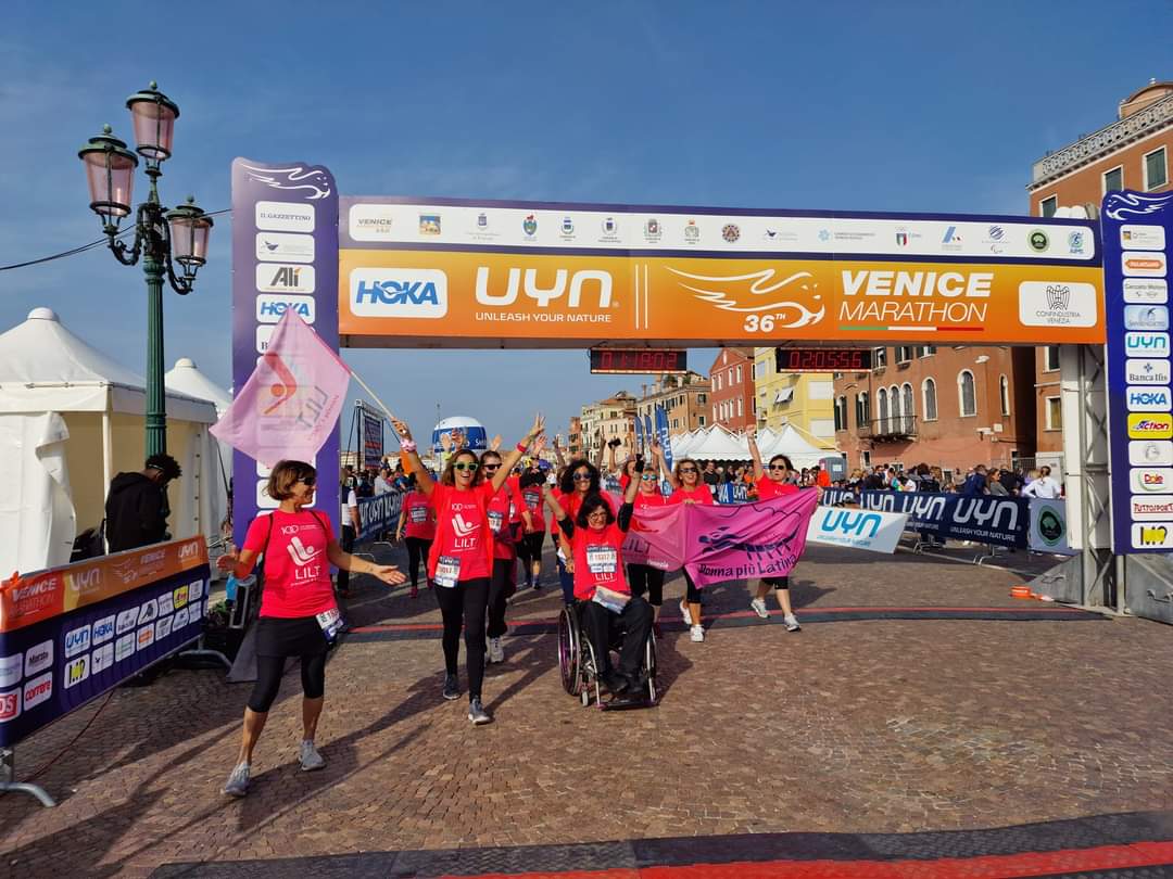 nikizag7's tweet photo. Oggi @Venicemarathon mia sorella...10 km...partenza e arrivo...con la @LILTnazionale #pinkfire ๐ช๐ป๐ช๐ป๐ช๐ป #Venezia https://t.co/pzKjfaKsMZ