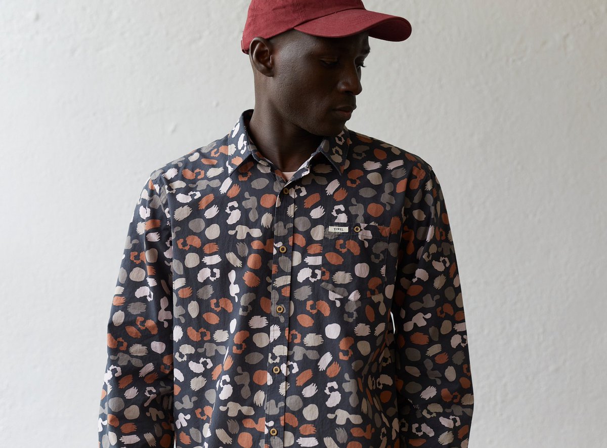 Tiwel_Spain's tweet photo. Camisa Artie 🎨, 100% algodón orgánico popeline, para la colección otoño-invierno “Art Pattern“, con decoración y estampado de impresión a mano all-over-print (AOP) multicolor.
#artie #pattern #artfashion #camisas #shirts #newcollection #artpattern #patterndesign #artisessential https://t.co/GVuazh2FhS