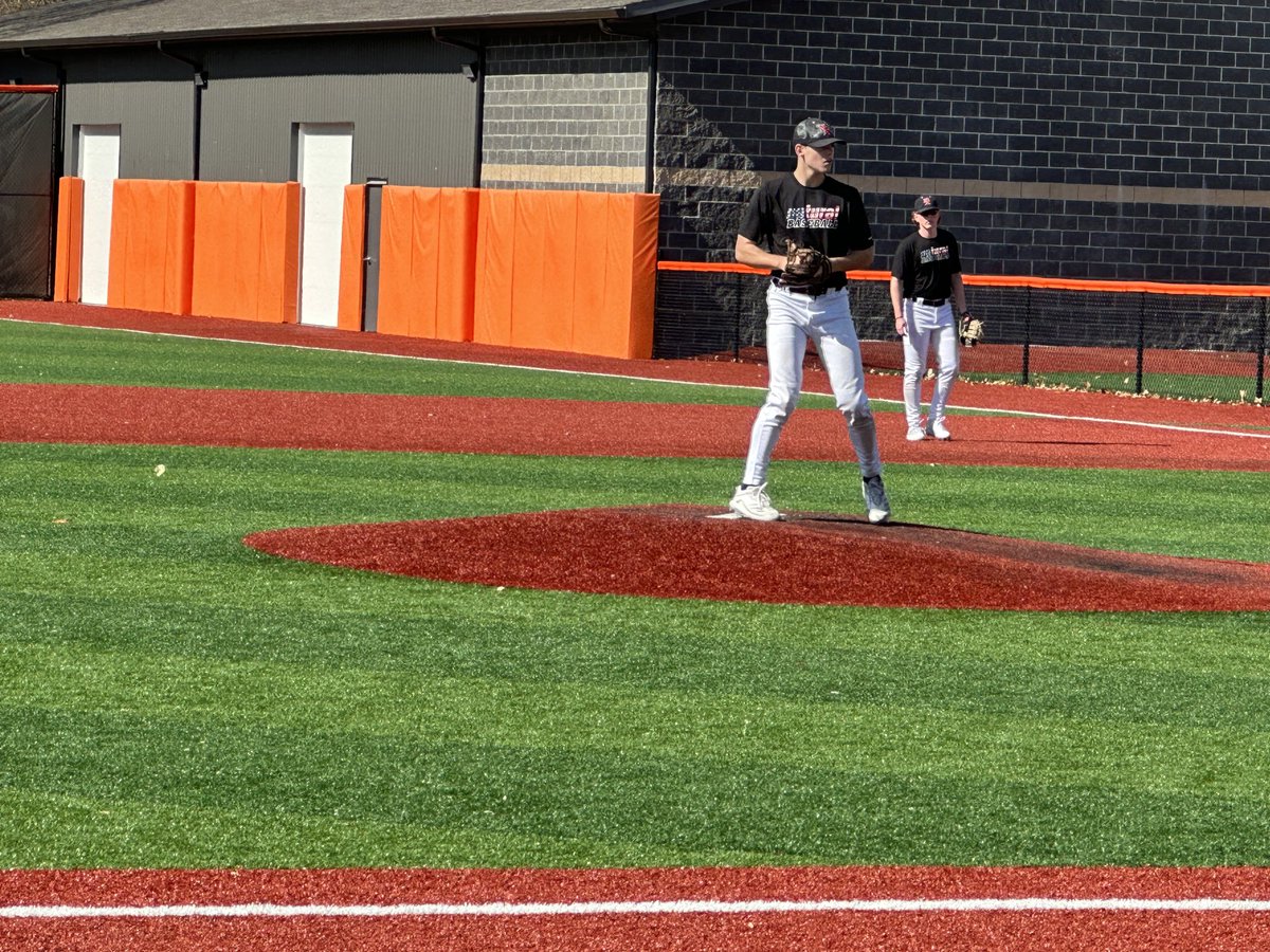 Thanks to ⁦@BakerAthletics⁩ for hosting our seniors today in scrimmage! Sun splashed Sunday!