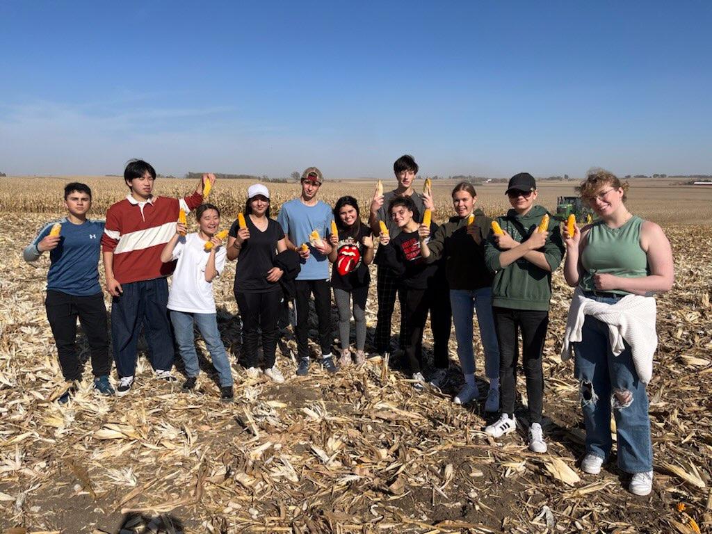 5970Rotary's tweet image. The Rotary District 5970 Youth Exchange inbound students enjoyed a field trip to experience the Iowa corn harvest this weekend!