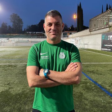 🔊 #SegonaRFEF | <a href="/oliverbm_79/">Oliver Ballabriga</a>, entrenador <a href="/CERDANYOLAFC/">CERDANYOLA VALLÈS FC 💚</a>: "Un partit molt igualat, el terreny de joc no era fàcil. Hem aprofitat la nostra ocasió i hem aguantat. Els jugadors han fet un treball enorme i ens hem endut 3 punts importantíssims" #Enjoc ràdio 👉alacarta.cat/en-joc-radio/n…