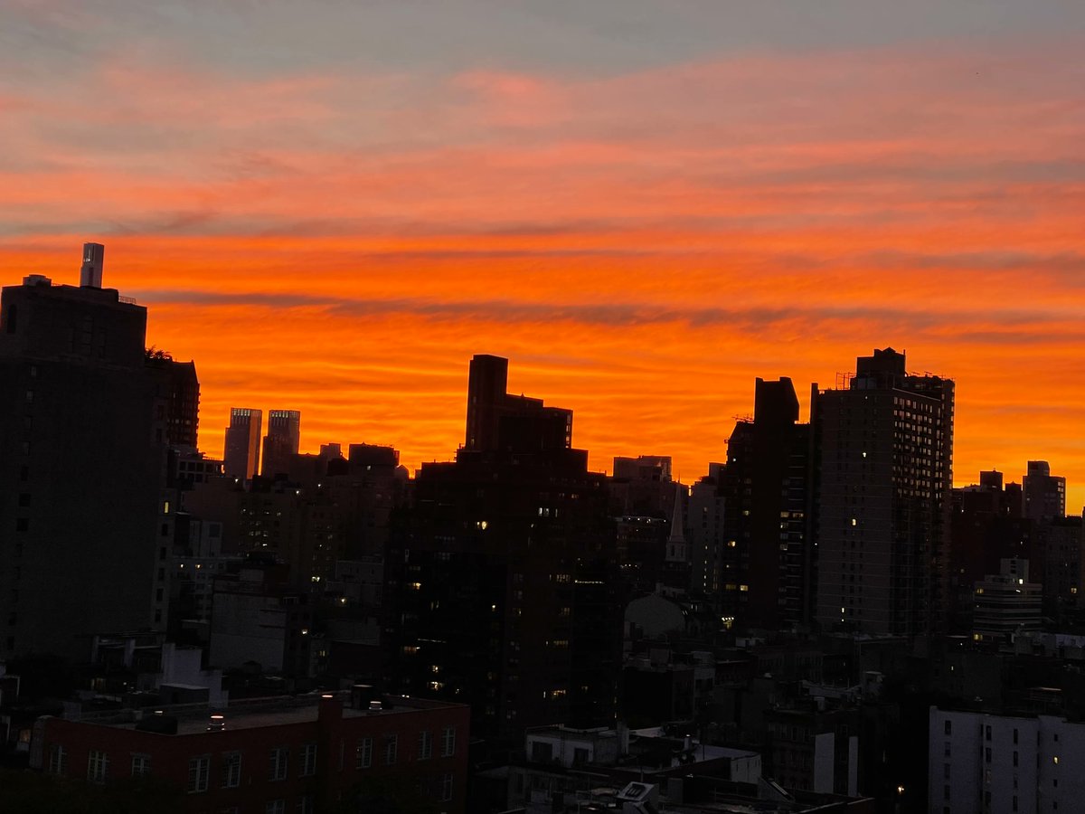 feldstej's tweet photo. #nyc #sunset #latepost #catchuppost https://t.co/fpeBychPuU