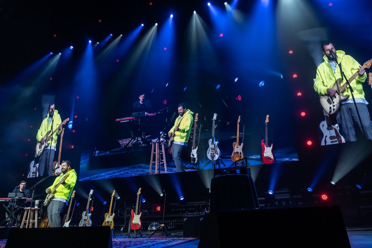 AdamSandler's tweet photo. Hometown welcome was exceptional. Can’t thank you enough for making it so special. Love you all and won’t forget that night. Thanks for singing happy birthday to mom and thanks to Dan Patrick for popping on stage @SNHUArena_NH https://t.co/Ttt6vOIzIZ