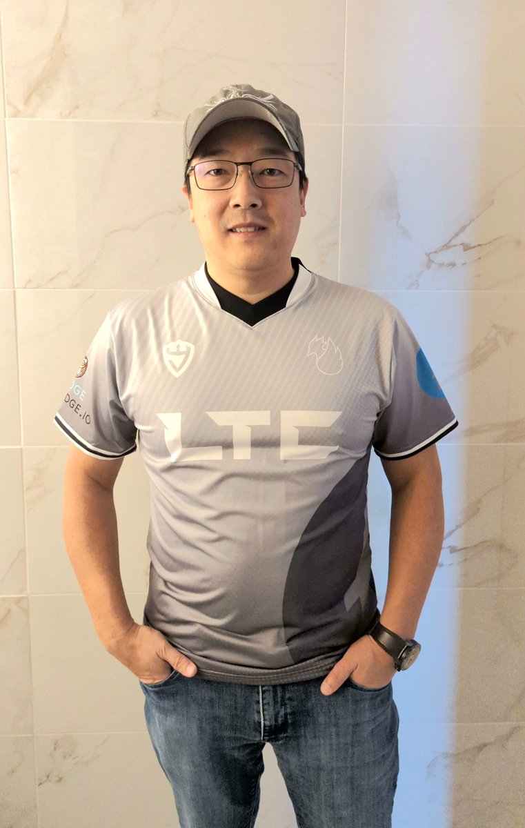 DaddyCool1991's tweet photo. Good luck to 
@LitecoinEsports
 as they play today in the 
@PlayApex
 pro qualifier quarter finals!

You've got the support of the entire #LTC community, including the OG gamer
@SatoshiLite

Let's do this! https://t.co/A3Kat98o5i