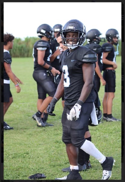 JerryRecruiting's tweet photo. Archbishop Carroll (FL) 23’ ATH @Immanuel_Bynum  

Bynum (3.8 GPA) is listed at 5-foot-9 and 164-pounds and has heavily contributed to the Bulldogs winning their district championship. Bynum has recorded over 1,000 all-purpose yards and 16 all-purpose touchdowns. https://t.co/0zL4uF98kk