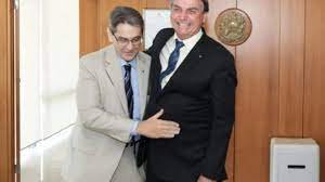 centralpolitcs's tweet photo. 📸Bolsonaro sobre Roberto Jefferson: 'Não tem uma foto dele comigo': https://t.co/2ydFlSOd90