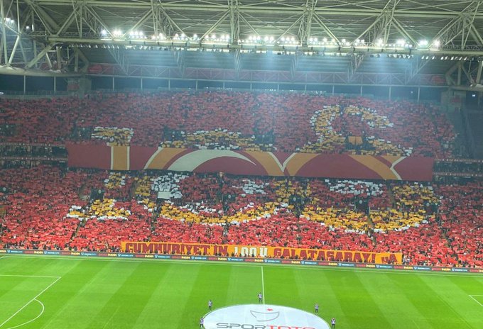 Galatasaray taraftarları, Alanyaspor maçı öncesi Cumhuriyetin 100. yılına özel bir koreografi hazırlandı.