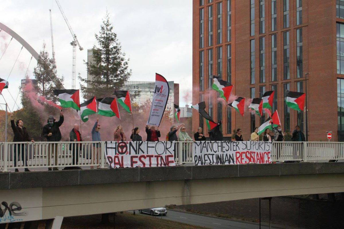 FatimaAlMasry5's tweet photo. Activists drop a banner over Princess Road in Manchester expressing support for the Palestinian resistance. https://t.co/1pknC9ePmZ