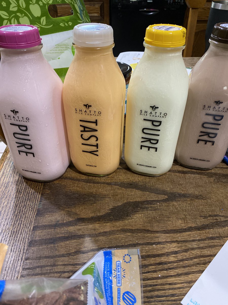 PiHusky's tweet photo. Trying some flavored milk tonight by Shatto. Strawberry, orange cream and chocolate. https://t.co/NtkR7ldZSO