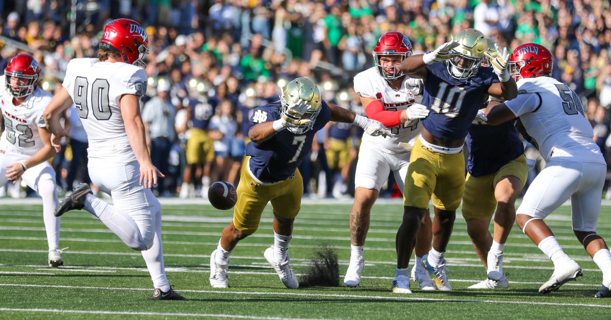 “We’ve seen the opening from the last couple games that UNLV showed, and we just took an opportunity from it.” How Isaiah Foskey and Notre Dame found a hole – twice – in UNLV's punt formation on3.com/teams/notre-da…