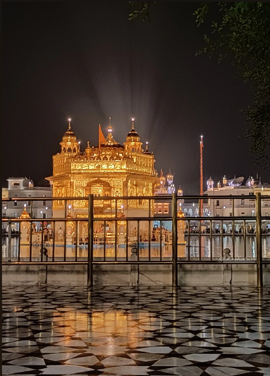 I_m_michael_asr's tweet photo. ਬੰਦੀ ਛੋੜ ਦਿਵਸ ਅਤੇ ਦੀਵਾਲੀ ਦੀਆਂ ਸਮੁੱਚੀ ਲੋਕਾਈ ਨੂੰ ਬਹੁਤ ਬਹੁਤ ਵਧਾਈਆਂ ਹੋਵਣ। ਵਾਹਿਗੁਰੂ ਆਪਣੀ ਰਹਿਮਤਾਂ ਭਰਿਆ ਹੱਥ ਹਮੇਸ਼ਾ ਸਭਨਾਂ ਤੇ ਬਣਾਈ ਰੱਖਣ। ✍🏻 ਮਾਇਕਲ। https://t.co/Oa6n6oThqb
