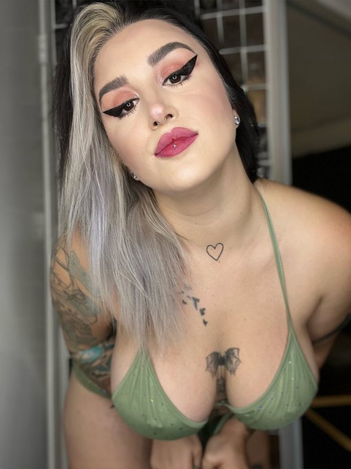 Feelin sinful 😈 https://t.co/dI6NelUjmc<a href="/tag/mvsales"class="tags"><span>#mvsales</span></a>