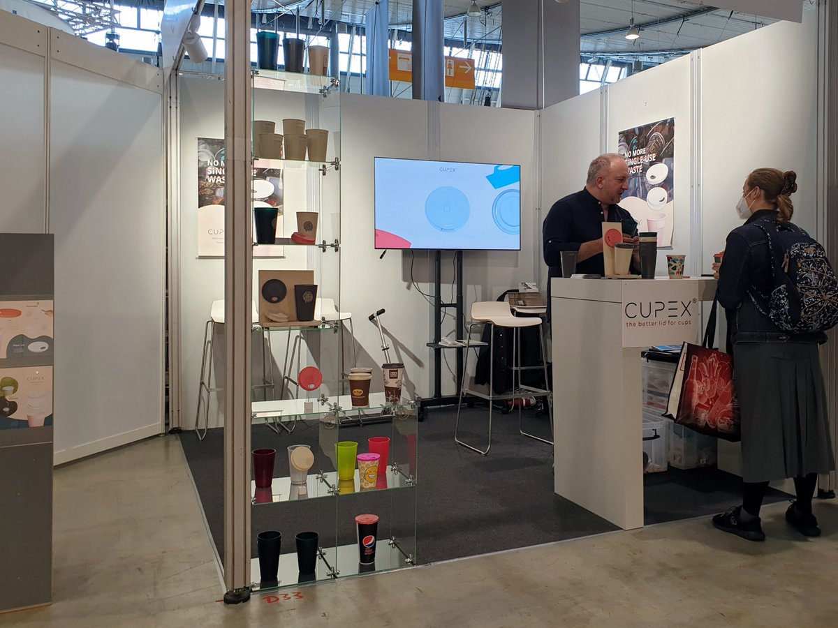 cupex2go's tweet photo. 🥨 Zu leckeren Backwaren &amp; frischen Ideen der Bäcker- und Konditorenbranche gehören innovative Coffee-to-go-Deckel dazu!

☕ Wir sind noch bis Dienstag auf der @suedback 2022 am Stand 5D33 und überzeugen Sie gern von unseren wiederverschließbaren CUPEX®-Mehrwegdeckeln.
#suedback https://t.co/52z49nBgDH