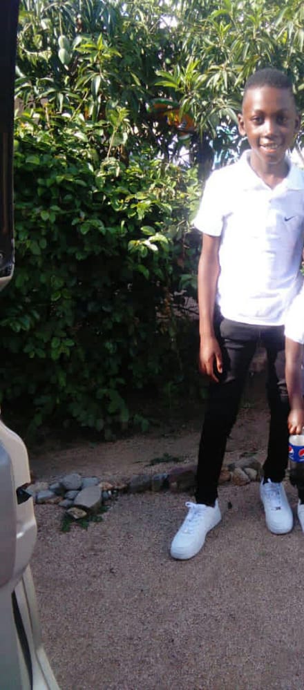 "Ngidinga umtwana ongumfana uPromise Ncube ofunda eBabambeni Pry ulahleke nge Monday ngo 4pm ngu grade 6  11yrs walahleka egqoke ired t.shirt leshort eyi khakhi lama push e rabha abhalwe Puma.thina sihlala eP. East ngicela lingisize zhlobo ngisebunzimeni..inamba yami: 0777325906"