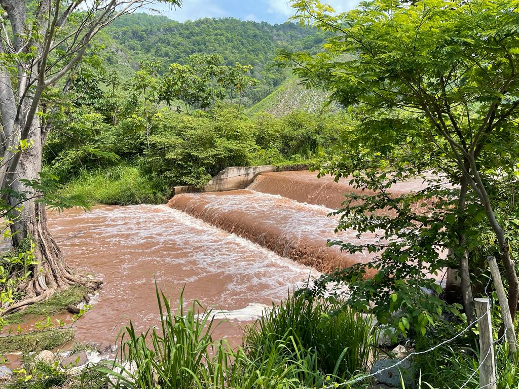emcodazzi's tweet photo. Debido a las constantes lluvias de los últimos días, la planta de tratamiento presenta dificultad en la normal prestación del servicio.

El servicio se encuentra temporalmente 𝗦𝘂𝘀𝗽𝗲𝗻𝗱𝗶𝗱𝗼; Nuestro equipo dobla esfuerzos para lograr controlar los niveles de turbiedad. https://t.co/CQYmJWuDvi